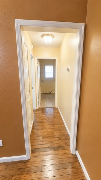 Building Photo - 206 Vail Dr