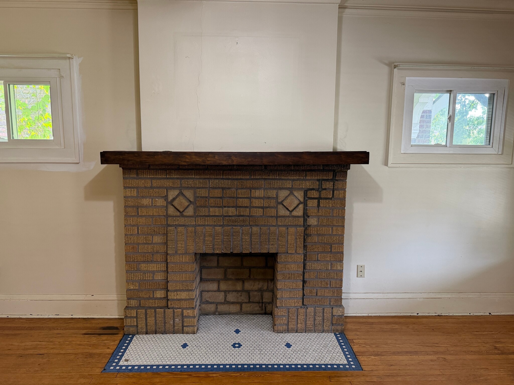 Building Photo - 1357 Phelps Ave