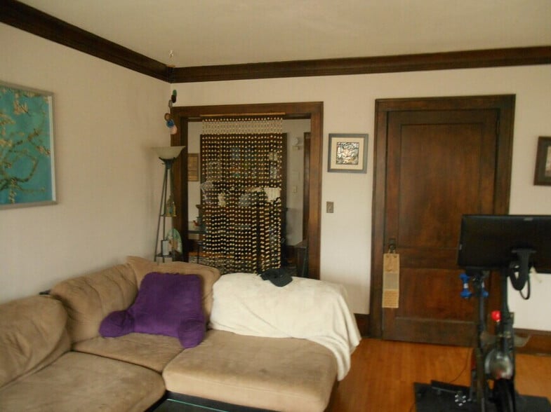 Building Photo - 1305 W 34th St