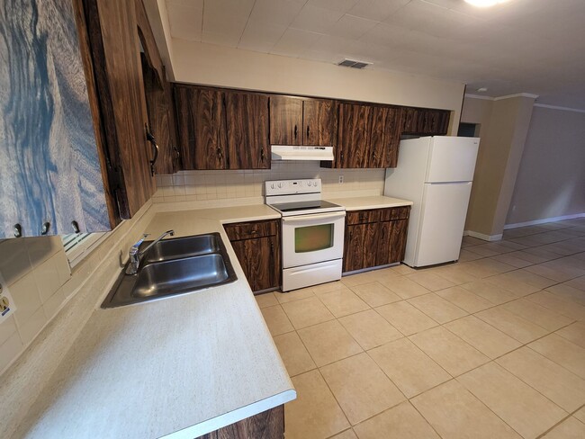 Building Photo - 2/1 rental home - First month rent only $850