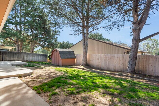 Building Photo - 7065 W Amity Rd
