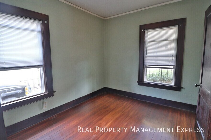 Building Photo - Beautiful 3 bedroom 2 bathroom home near d...