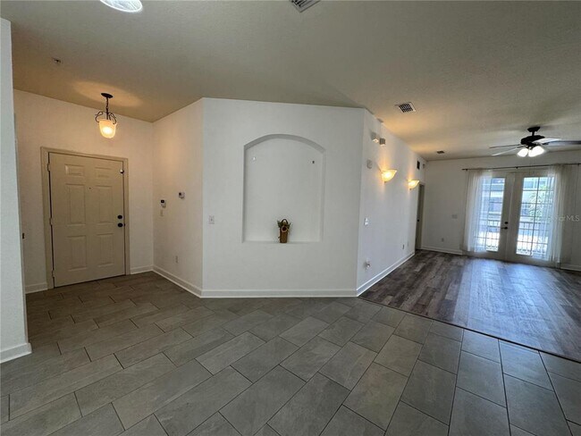 Building Photo - 3000 Laurel Park Ln