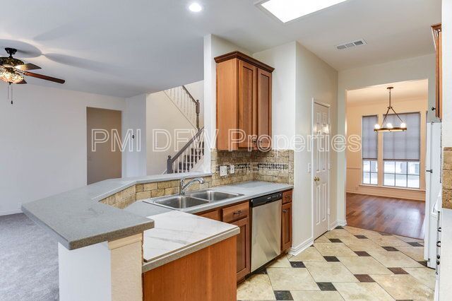 Building Photo - 6721 Hayling Way