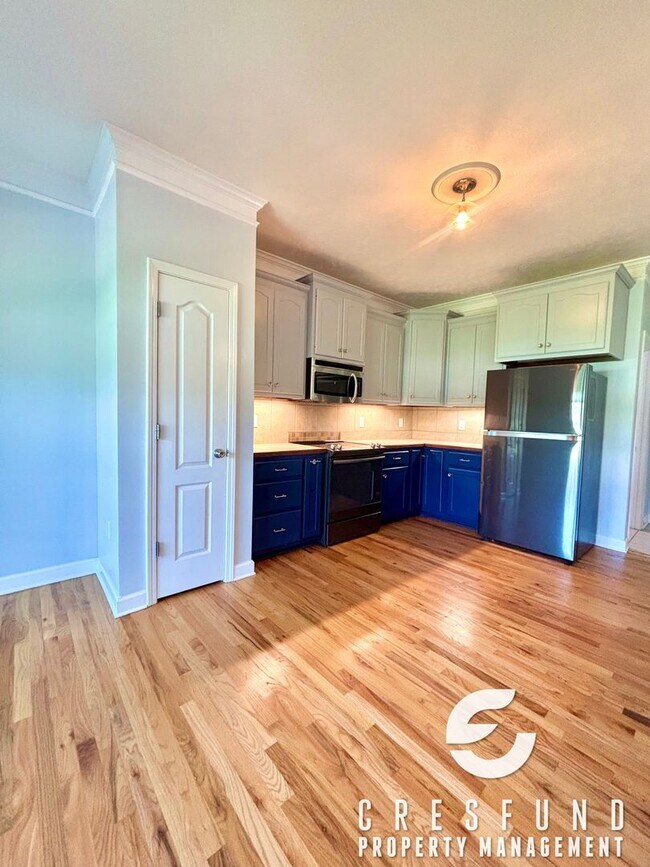 Building Photo - CHARMING 3 BEDROOM READY FOR MOVE IN TODAY!