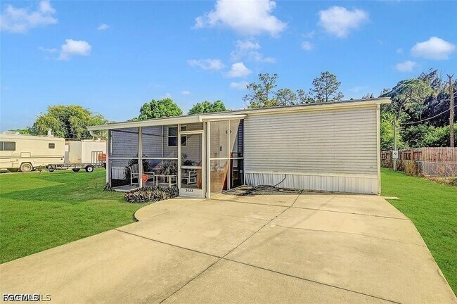 Building Photo - 2023 Gish Ln