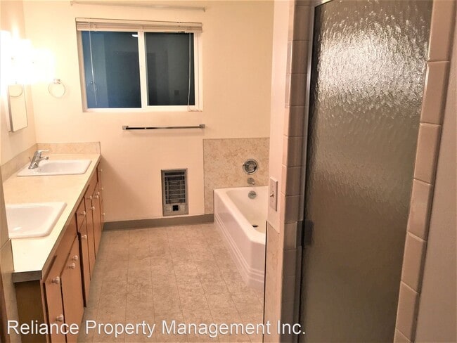 Building Photo - 8520-8560 SW Laurel Leaf Ln
