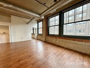 Building Photo - 934 Broadway Blvd