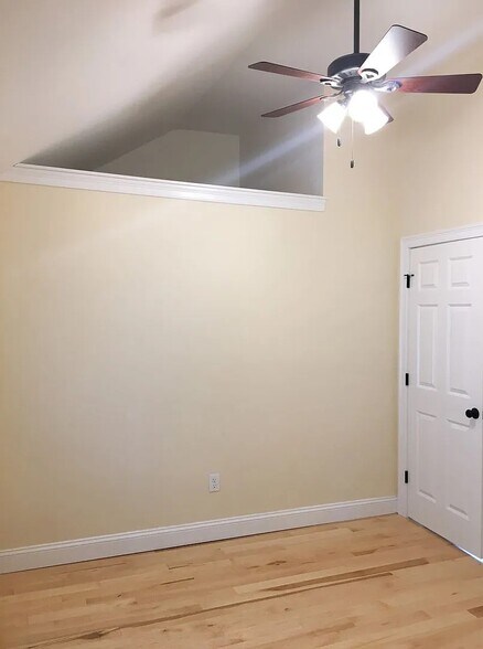 Building Photo - 33 Intervale Ave