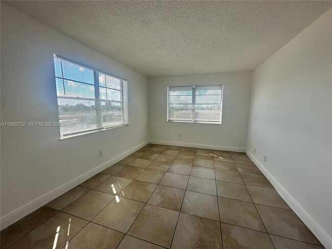 Building Photo - 13685 NE 10th Ave