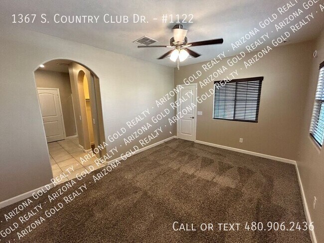 Building Photo - 1367 S Country Club Dr