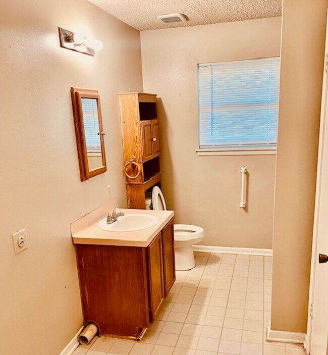 Building Photo - BEAUTIFUL COUNTRY 2 BEDROOM LEASE HOME IN ...