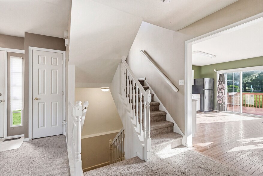 Building Photo - 327 Allens Ln