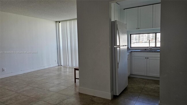 Building Photo - 17021 N Bay Rd