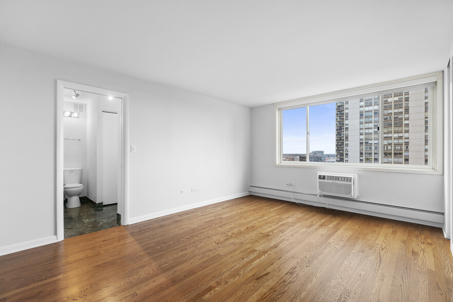 Building Photo - 1356 N Dearborn St