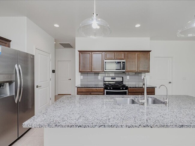 Building Photo - 3 Bedroom 2 Bathroom With Den      SOLAR P...