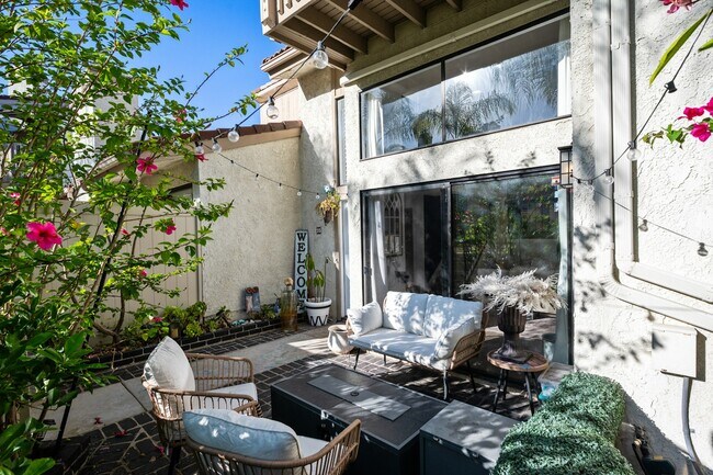 Building Photo - 1825 Caddington Dr