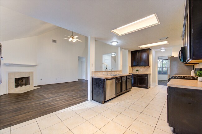 Building Photo - 5010 Moss Garden Ln