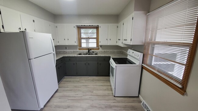 Building Photo - 3339 Henderson Ave SE