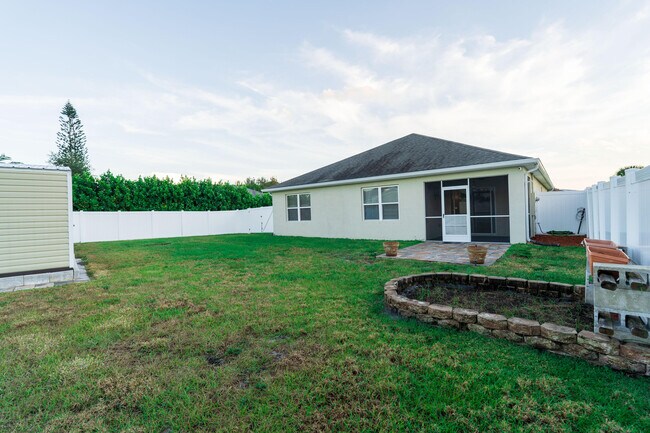 Building Photo - 1401 SE Portillo Rd