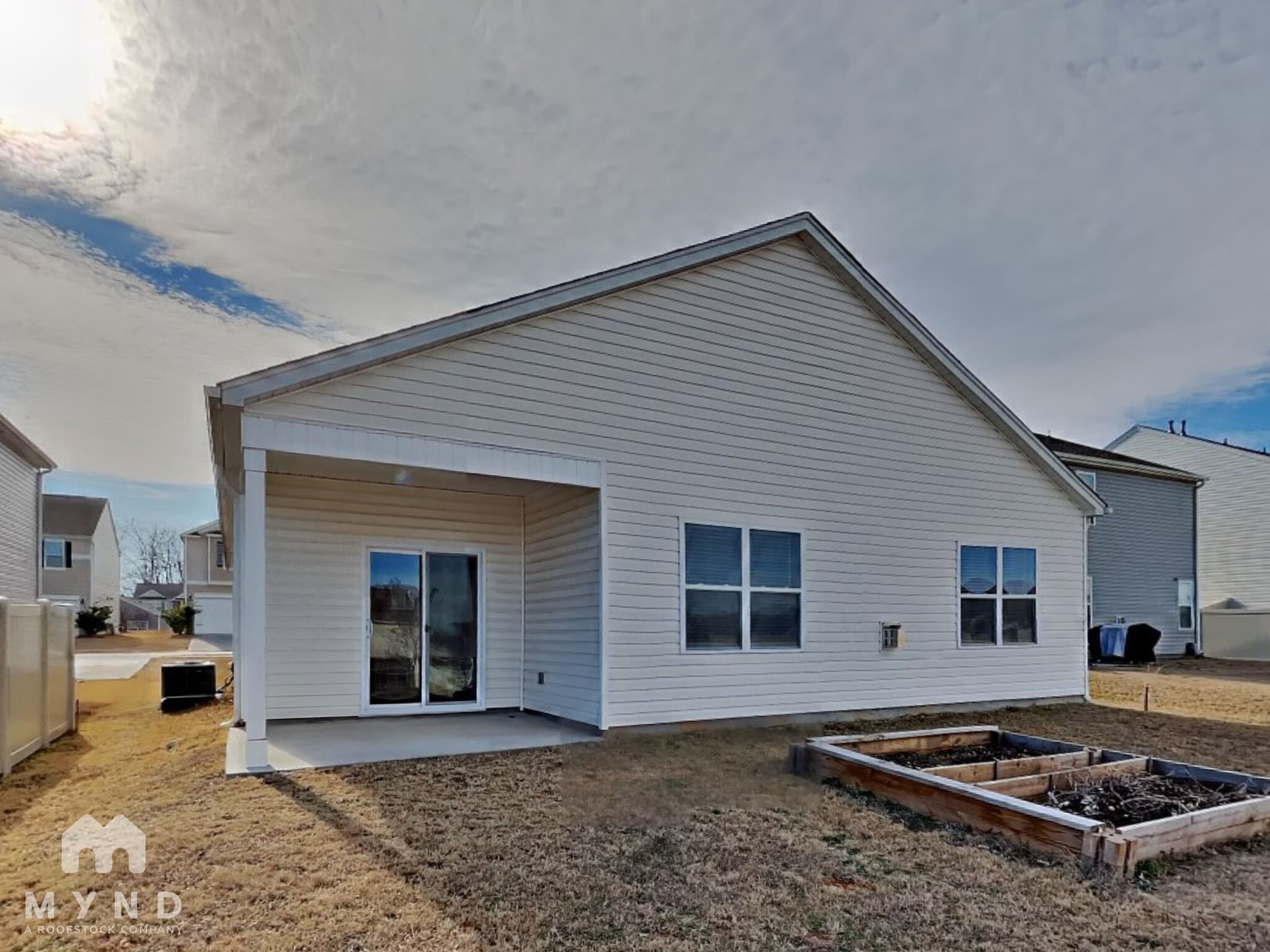 Building Photo - 10 Garden Hill Rd