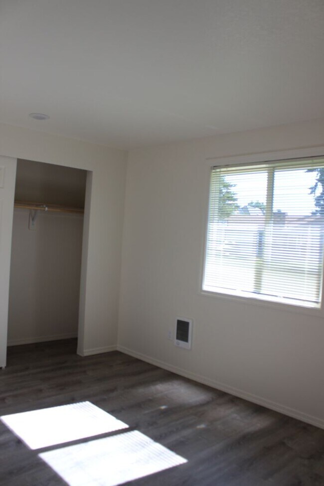 Building Photo - Single Family Home