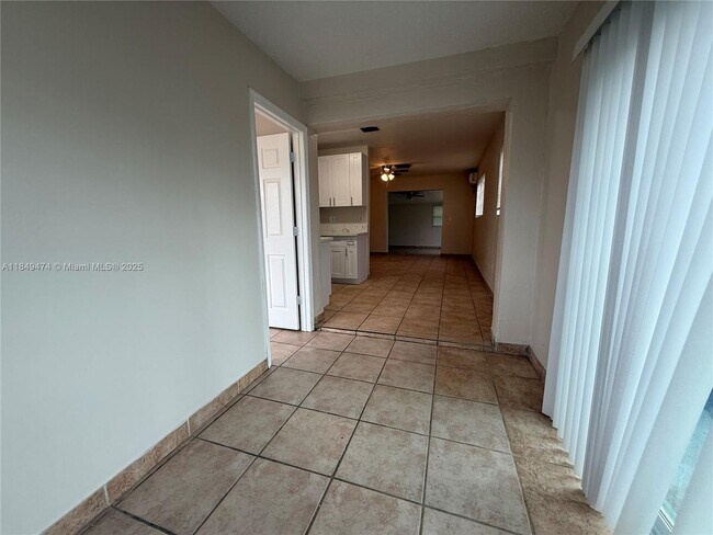 Building Photo - 641 N 70th Ave