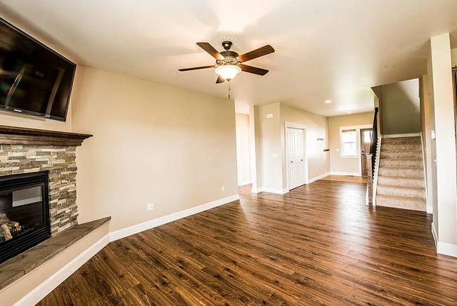 Building Photo - 4 Bedroom home located in upscale neighbor...