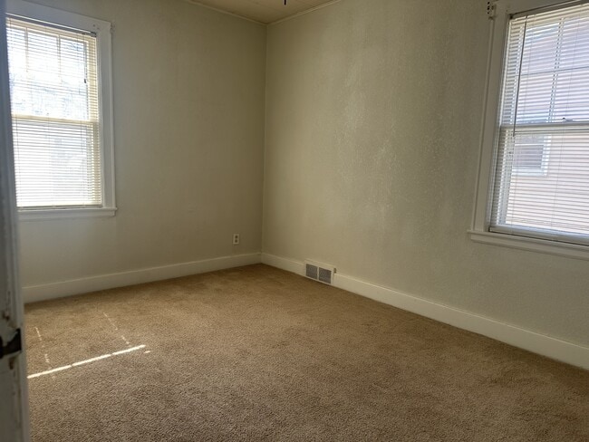 Building Photo - 225 W 1st St