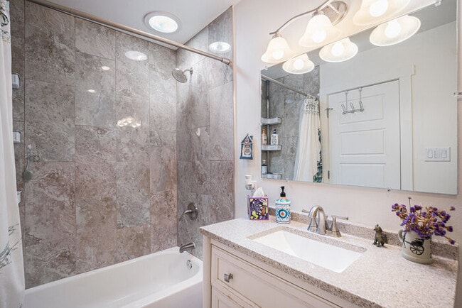 Building Photo - 8192 E Oxford Dr