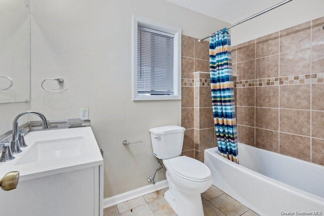 Building Photo - 4900 E St Charles Ave