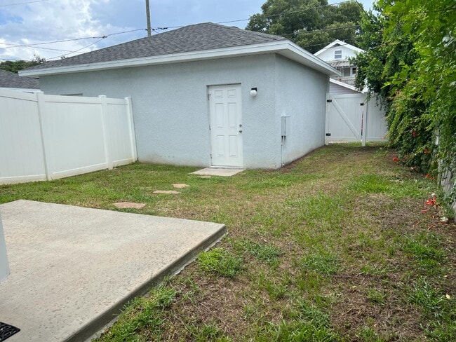 Building Photo - 2820 1st Ave S