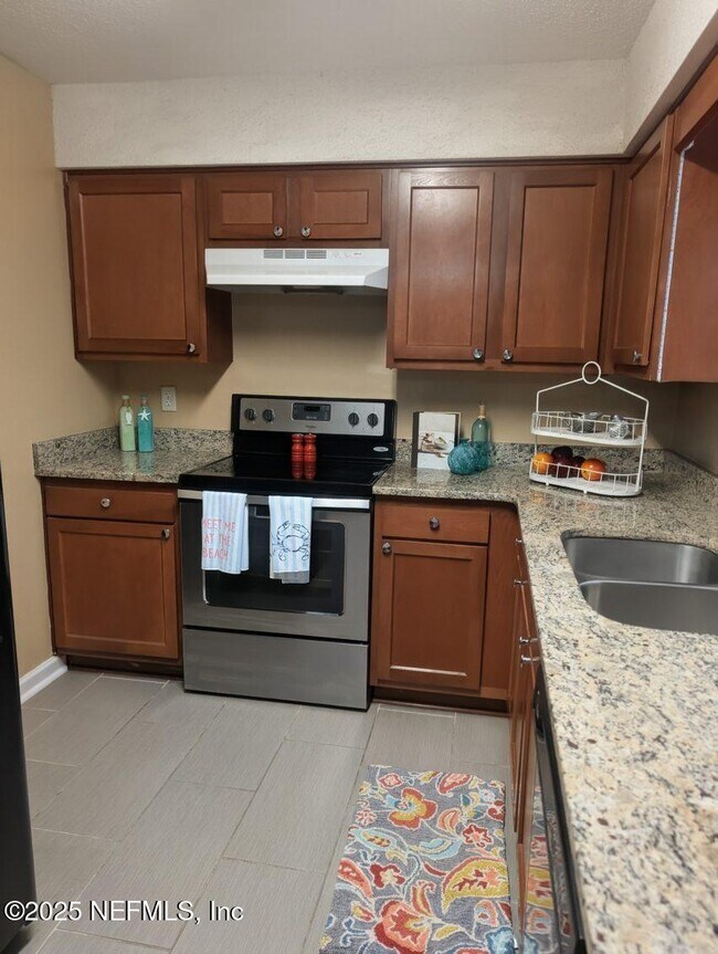 Building Photo - 408 13th Ave N