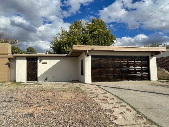 Primary Photo - Beautifully Updated 3 Bedroom/2 Bathroom H...