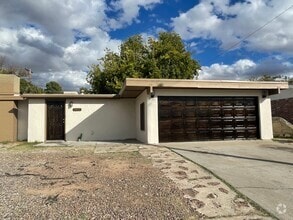 Building Photo - Beautifully Updated 3 Bedroom/2 Bathroom H...