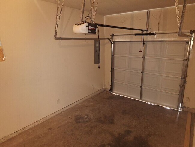 Building Photo - 2621 Lee Ave