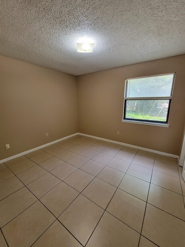 Building Photo - 5392 Dawn Ct