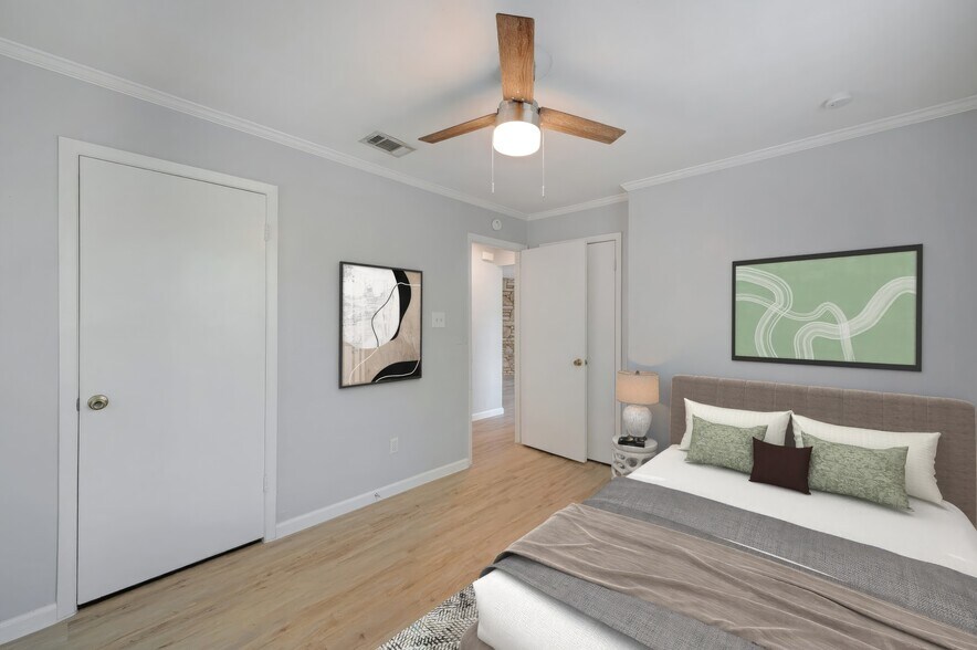 Building Photo - 801 Bracewood Cir