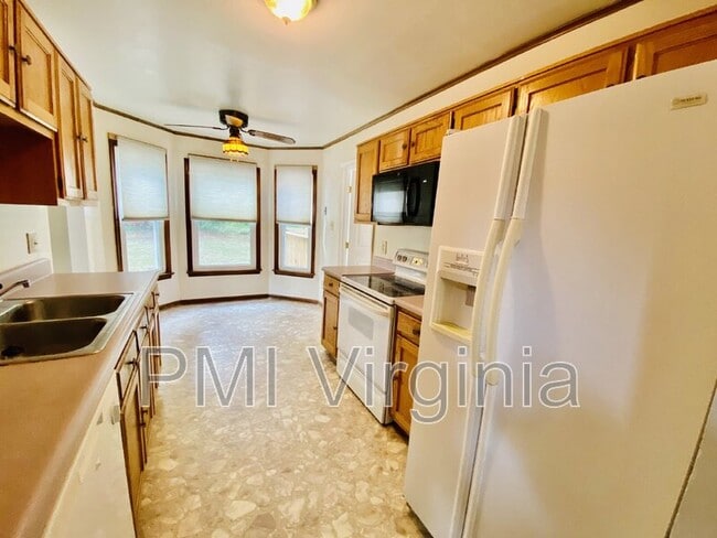 Building Photo - 604 Birchridge Ct