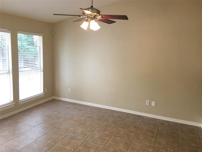 Building Photo - 14 Tranquil Glade Pl