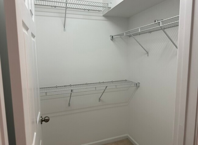 Building Photo - 1519 Hamilton Hills Dr
