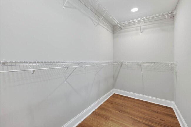 Building Photo - 221 Clearview Dr