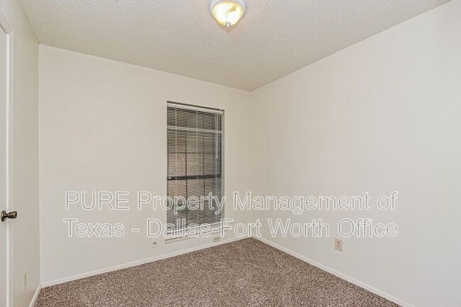 Building Photo - 7527 Windhaven Rd