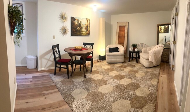 Building Photo - Fully furnished, short term 1 bedroom!