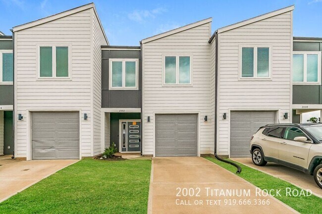 Primary Photo - 2002 Titanium Rock Rd