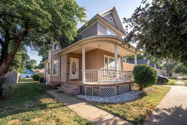 Primary Photo - 117 W Ellsworth Ave