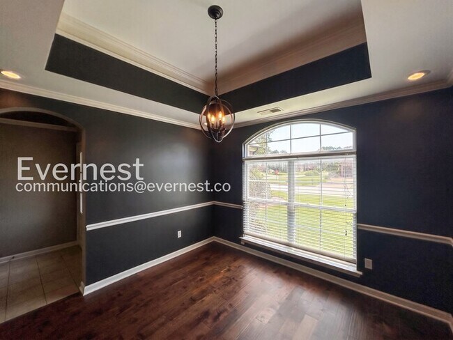 Building Photo - 4 Bed/2.5 Bath Home with Garage / Pet-Friendly / Vouchers Accepted / Available Now!