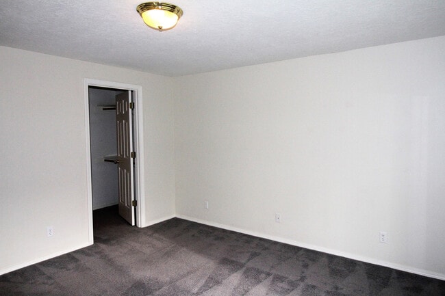 Building Photo - 3bd/2ba With Beautiful Private Fully Fence...