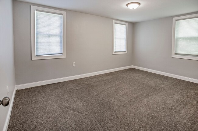 Building Photo - Gwinhurst - Fully updated 4 bedroom, 2 bat...