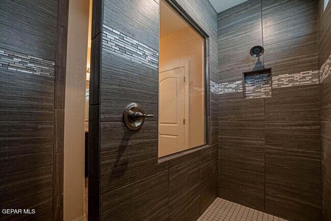 Building Photo - 4828 Ruben Soto